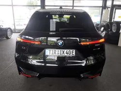 Black sapphire metallic Gebraucht 2022 BMW iX Sport Line SUV | 49.990 € (Fairer Preis)