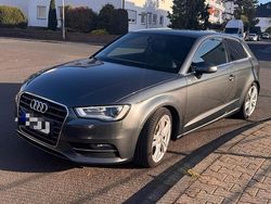 Grau Gebraucht 2013 Audi A3 Ambiente Limousine | 10.990 €