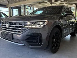 Grau Gebraucht 2019 VW Touareg R-line SUV | 42.499 € (Fairer Preis)