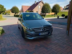Grau Gebraucht 2015 Mercedes B180 Van / Kleinbus | 12.450 € (Fairer Preis)