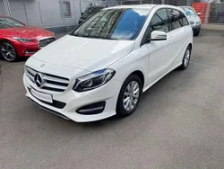 Weiß Gebraucht 2015 Mercedes B200 Style Van / Kleinbus | 12.999 € (Fairer Preis)