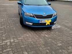Blau Gebraucht 2014 Skoda Rapid Limousine | 9.700 € (Etwas zu teuer)