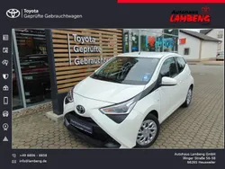Weiß Gebraucht 2019 Toyota Aygo Connect Style Kleinwagen | 10.490 € (Fairer Preis)