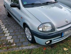 Silber Gebraucht 2000 Renault Clio II Limousine | 999 €
