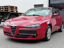 Rot Gebraucht 2006 Alfa Romeo 147 Kleinwagen | 3.900 €