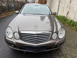 Grau Gebraucht 2007 Mercedes E200 Limousine | 3.750 €