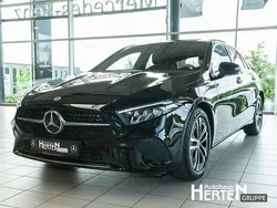 Kosmosschwarz Gebraucht 2024 Mercedes A200 Progressive Limousine | 28.200 € (Fairer Preis)
