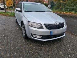 Grün Gebraucht 2015 Skoda Octavia Kombi | 7.200 € (Superpreis)