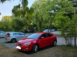 Rot Gebraucht 2012 Opel Astra Limousine | 5.300 € (Fairer Preis)