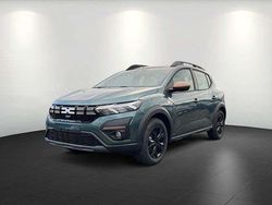 Grün (zedergrün (grün)) Gebraucht 2025 Dacia Sandero Extreme Kleinwagen | 20.140 € (Etwas zu teuer)