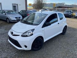 Weiß Gebraucht 2013 Toyota Aygo Basis Kleinwagen | 3.300 € (Guter Preis)