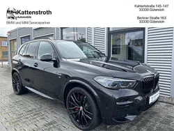 Saphirschwarz (metallic) Gebraucht 2023 BMW X5 M Sport SUV | 77.690 € (Teuer)