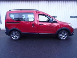 Rot Gebraucht 2021 Dacia Dokker Stepway Van / Kleinbus | 14.999 € (Fairer Preis)