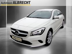 Weiß Gebraucht 2016 Mercedes CLA180 Shooting Brake Urban Kombi | 18.990 € (Fairer Preis)