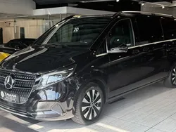 Schwarz Gebraucht 2024 Mercedes V300 Avantgarde Van / Kleinbus | 66.850 € (Teuer)