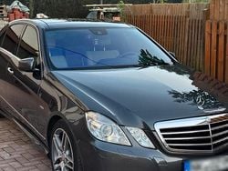 Blau Gebraucht 2010 Mercedes E350 Limousine | 14.500 €