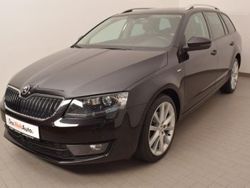 Schwarz metallic Gebraucht 2016 Skoda Octavia Ambition Kombi | 19.440 €