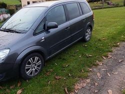 Grau Gebraucht 2011 Opel Zafira Family Van / Kleinbus | 2.800 € (Guter Preis)