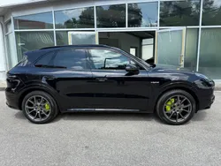 Tiefschwarzmetallic Gebraucht 2021 Porsche Cayenne Sport SUV | 78.980 € (Fairer Preis)