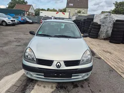 Grau Gebraucht 2005 Renault Clio II Authentique Kleinwagen | 1.790 € (Fairer Preis)