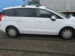 Weiß Gebraucht 2012 Peugeot 5008 Van / Kleinbus | 2.850 € (Guter Preis)