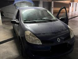 Blau Gebraucht 2006 Renault Clio II Kleinwagen | 1.650 € (Etwas zu teuer)