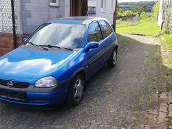 Blau Gebraucht 1997 Opel Corsa Kleinwagen | 1.000 € (Fairer Preis)