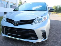Grau Gebraucht 2020 Toyota Sienna Van / Kleinbus | 29.999 €