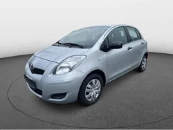 Silber Gebraucht 2009 Toyota Yaris Limousine | 3.990 € (Etwas zu teuer)