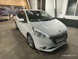 Weiß Gebraucht 2012 Peugeot 208 Allure Kleinwagen | 3.999 € (Fairer Preis)