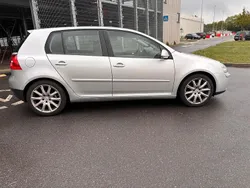 Grau Gebraucht 2006 VW Golf V Kleinwagen | 2.600 € (Fairer Preis)
