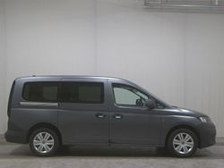 Grau Gebraucht 2022 VW Caddy Maxi Sound Van / Kleinbus | 19.280 € (Guter Preis)