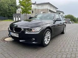 Schwarz Gebraucht 2013 BMW 320 Sport Line Kombi | 10.900 € (Fairer Preis)