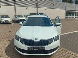 Weiß Gebraucht 2018 Skoda Octavia Ambition Kombi | 7.300 € (Fairer Preis)