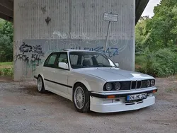 Weiß Gebraucht 1987 BMW 325 Limousine | 11.000 €