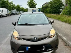 Braun Gebraucht 2012 Toyota Aygo Kleinwagen | 3.000 € (Fairer Preis)