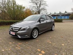 Grau Gebraucht 2013 Mercedes B180 Van / Kleinbus | 10.700 € (Fairer Preis)