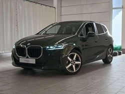 Sanremo green metallic Gebraucht 2024 BMW 218 Active Tourer Performance Van / Kleinbus | 27.340 € (Superpreis)