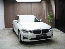 Weiß Gebraucht 2020 BMW 320 Advantage Limousine | 23.850 € (Fairer Preis)