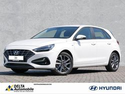 Serenity white / mic Gebraucht 2022 Hyundai i30 Trend Limousine | 15.890 € (Fairer Preis)