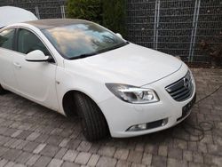 Weiß Gebraucht 2010 Opel Insignia Sport Limousine | 3.900 € (Superpreis)