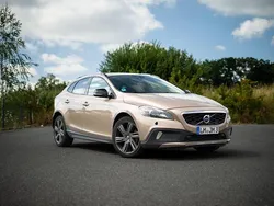 Beige Gebraucht 2016 Volvo V40 CC Plus Kombi | 12.499 € (Fairer Preis)