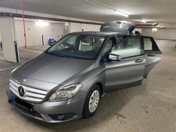 Grau Gebraucht 2012 Mercedes B180 Van / Kleinbus | 11.700 € (Etwas zu teuer)