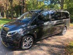 Grau Gebraucht 2022 Mercedes Vito Edition Kombi | 37.900 € (Fairer Preis)