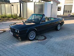 Schwarz Gebraucht 1991 BMW 325 Cabriolet Cabrio | 14.500 €