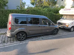 Braun Gebraucht 2017 Ford Grand Tourneo Connect Van / Kleinbus | 16.750 € (Fairer Preis)