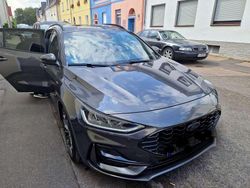 Grau Gebraucht 2022 Ford Focus ST-Line Kombi | 15.900 € (Guter Preis)
