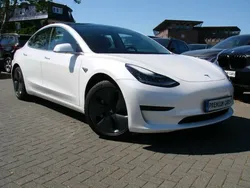 Weiß metallic Gebraucht 2020 Tesla Model 3 Standard Range Plus Limousine | 21.980 €