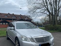 Silber Gebraucht 2012 Mercedes E220 Kombi | 7.500 €