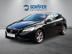 Onyx black metallic Gebraucht 2017 Volvo V40 Momentum Kombi | 12.950 € (Fairer Preis)
